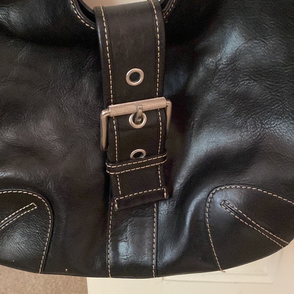 Gorgeous Leather Michael Kors Shoulder Bag - Picture 3 of 11